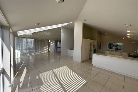 Photo of property in 2/23 Bernleigh Terrace, West Harbour, Auckland, 0618