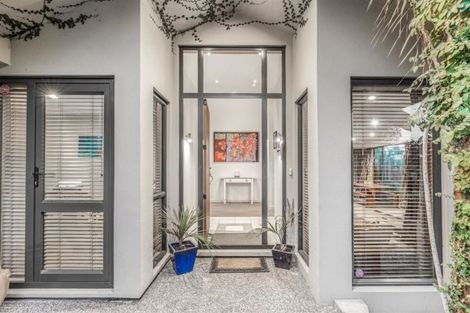 Photo of property in 2 Te Wharau Drive, Greenhithe, Auckland, 0632