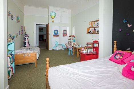 Photo of property in 14 Windsor Road, Waipawa, 4210