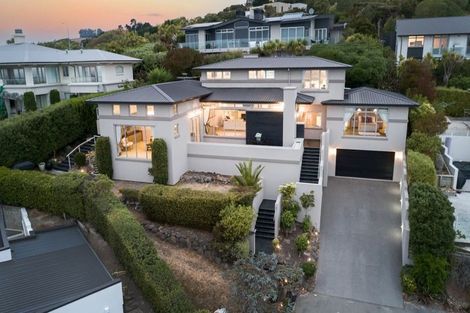 Photo of property in 2 Serenata Lane, Redcliffs, Christchurch, 8081