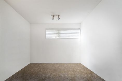 Photo of property in 83 Onewa Road, Northcote, Auckland, 0627