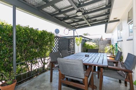 Photo of property in 6 Oxford Street, Taradale, Napier, 4112