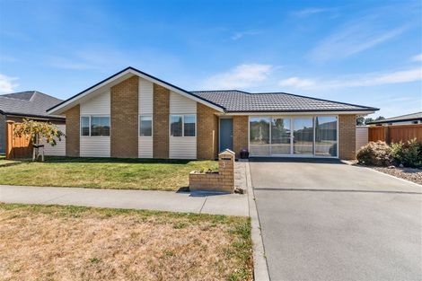 Photo of property in 3a Shillingford Boulevard, Rolleston, 7615