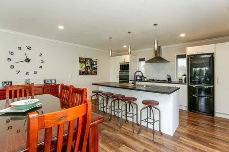 Photo of property in 122 Pohutukawa Place, Waiwhakaiho, New Plymouth, 4312