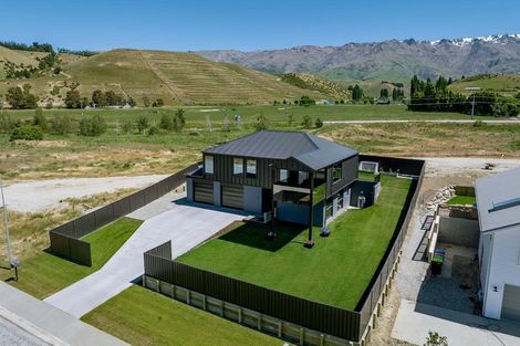 Photo of property in 27 Stratford Drive, Mount Pisa, Cromwell, 9383