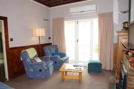 Photo of property in 11 Lincoln Street, Patea, 4520