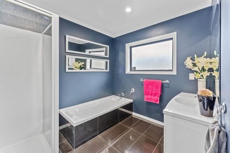 Photo of property in 13 Frankie Stevens Place, Riverstone Terraces, Upper Hutt, 5018