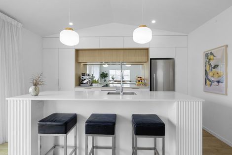 Photo of property in 6a Truby King Street, Merrilands, New Plymouth, 4312