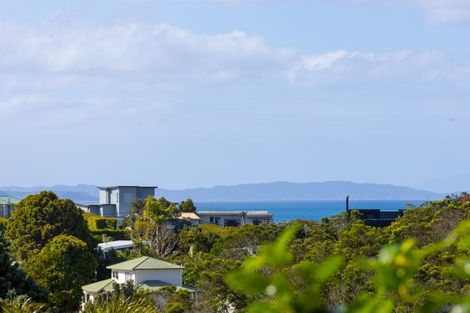 Photo of property in 8 Jean Place, Stanmore Bay, Whangaparaoa, 0932