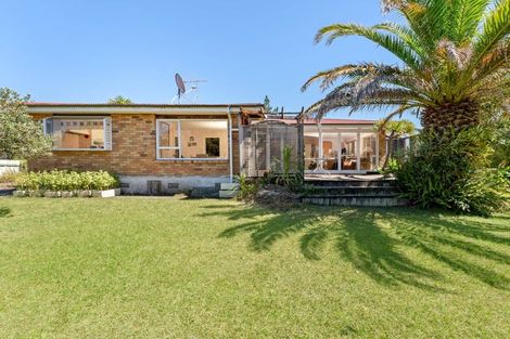 Photo of property in 102 Arran Road, Browns Bay, Auckland, 0630