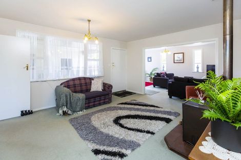 Photo of property in 28 Moeraki Road, Maoribank, Upper Hutt, 5018