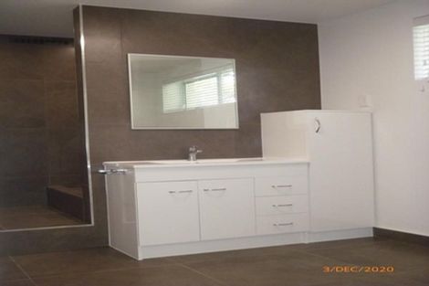 Photo of property in 1/25 Brunton Place, Glenfield, Auckland, 0629