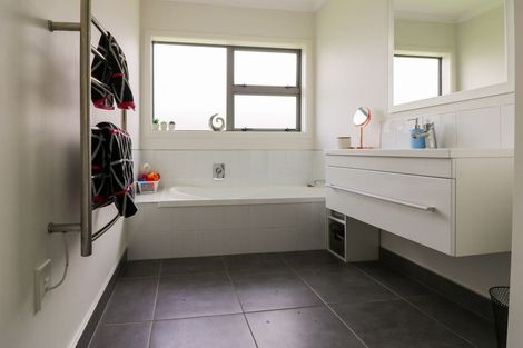 Photo of property in 1 Medallion Court, Kelvin Grove, Palmerston North, 4414