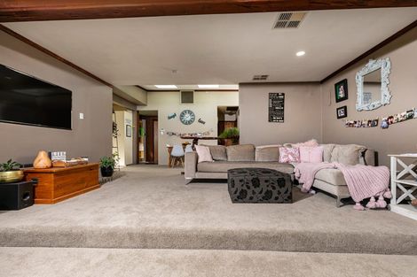 Photo of property in 1/757 West Coast Road, Oratia, Auckland, 0604