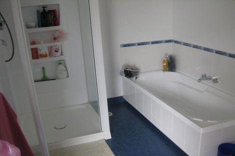 Photo of property in 41 Colchester Crescent, Newlands, Wellington, 6037