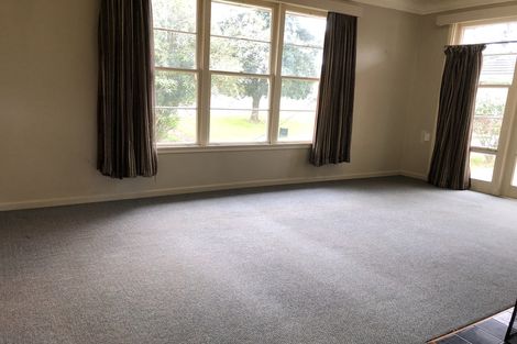 Photo of property in 4/2 Godley Road, Green Bay, Auckland, 0604