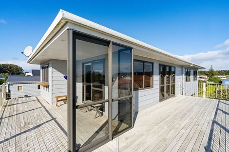 Photo of property in 15 Aranui Avenue, Waitarere Beach, Levin, 5510