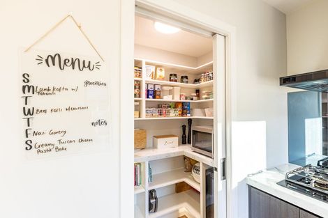 Photo of property in 10 Cyprus Place, Fitzherbert, Palmerston North, 4410