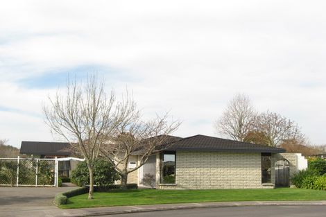 Photo of property in 21 Kinross Drive, Merrilands, New Plymouth, 4312