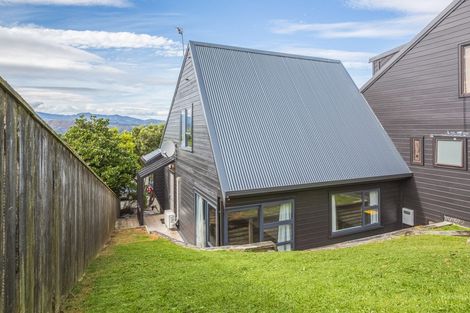 Photo of property in 15 Cobar Close, Maupuia, Wellington, 6022