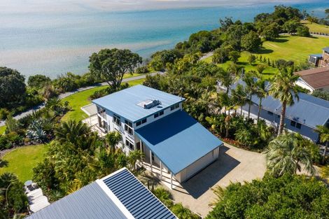 Photo of property in 42 Pohutukawa Avenue, Red Beach, 0932