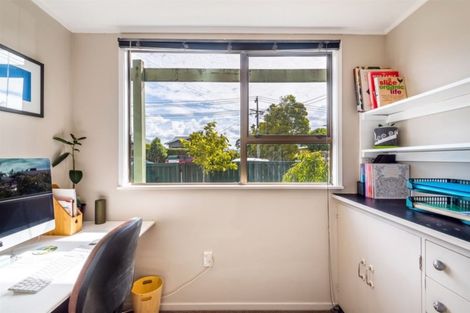 Photo of property in 17 Gladstone Road, Northcote, Auckland, 0627