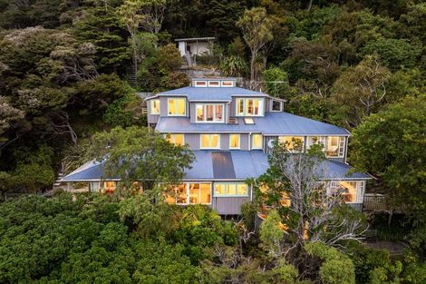 Photo of property in 17 Mahina Road, Mahina Bay, Lower Hutt, 5013