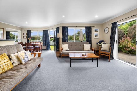 Photo of property in 4 Lakemere Way, Kinloch, Taupo, 3377