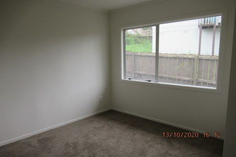 Photo of property in 15 Fernhaven Place, Massey, Auckland, 0614