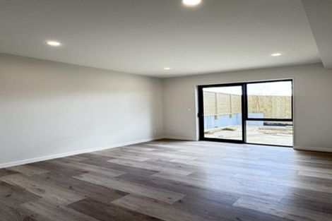 Photo of property in 130 Skulander Crescent, Orewa, 0931