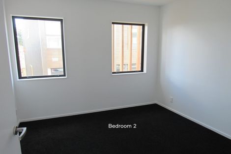 Photo of property in 3/15 Chivalry Road, Glenfield, Auckland, 0629