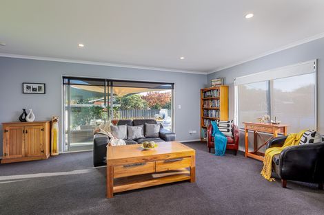 Photo of property in 7 Austin Reid Avenue, Carterton, 5713