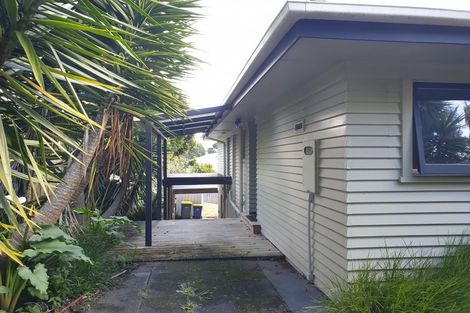Photo of property in 1/546 Glenfield Road, Glenfield, Auckland, 0629