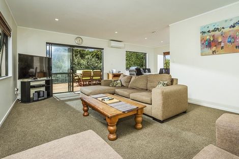 Photo of property in 71a Gledstane Road, Stanmore Bay, Whangaparaoa, 0932