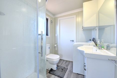 Photo of property in 2 Clifford Street, Clinton, 9534