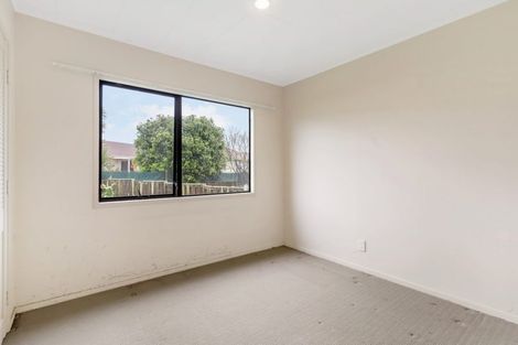 Photo of property in 32 Aviemore Drive, Highland Park, Auckland, 2010