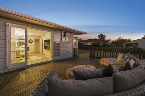Photo of property in 30 Wallace Road, Mangere Bridge, Auckland, 2022