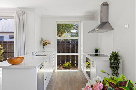 Photo of property in 16a Elizabeth Street, Orewa, 0931