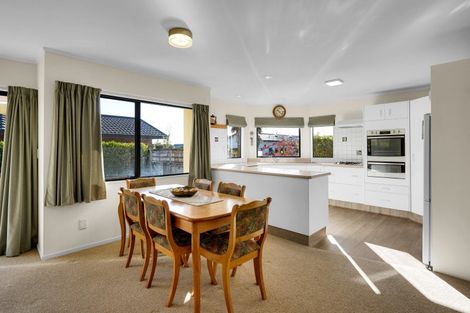 Photo of property in 12 Penlington Place, Havelock North, 4130