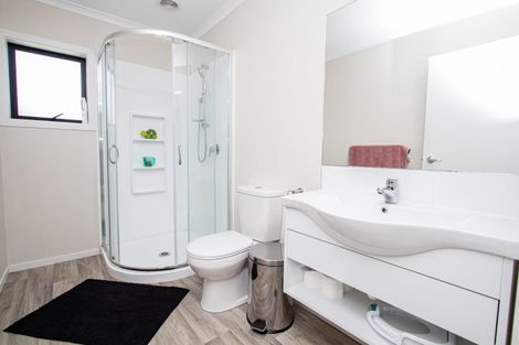 Photo of property in 2/9 Heath Street, Saint Andrews, Hamilton, 3200