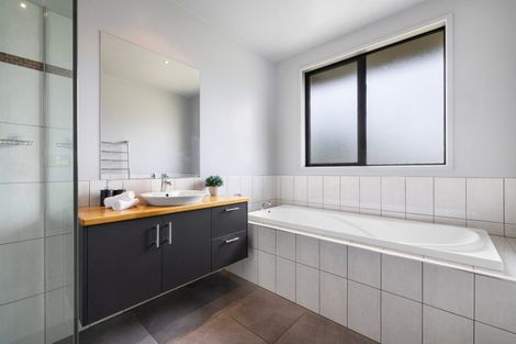 Photo of property in 23 Lochnagar Drive, Lake Hayes, Queenstown, 9304