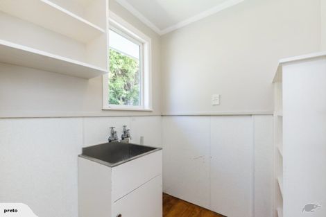 Photo of property in 10 Mokau Place, Terrace End, Palmerston North, 4410