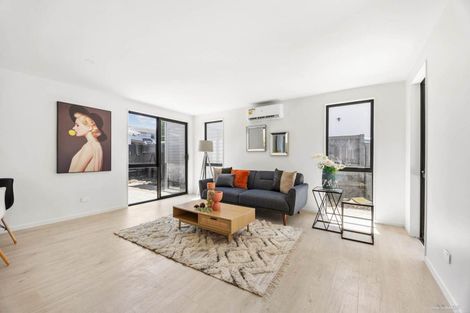 Photo of property in 3/101 Hobsonville Road, West Harbour, Auckland, 0618