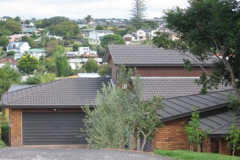Photo of property in 2/37 Browns Bay Road, Browns Bay, Auckland, 0630
