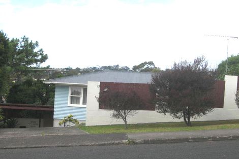 Photo of property in 11 Totaravale Drive, Totara Vale, Auckland, 0629