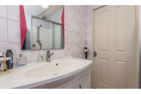 Photo of property in 2a Wattle Street, New Lynn, Auckland, 0600