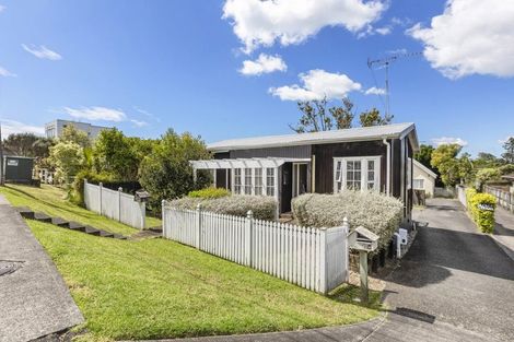 Photo of property in 1/10 Wolsley Avenue, Milford, Auckland, 0620