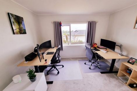 Photo of property in 1/8 Flaunty Place, West Harbour, Auckland, 0618