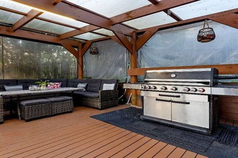 Photo of property in 2/27 Mallard Place, Unsworth Heights, Auckland, 0632