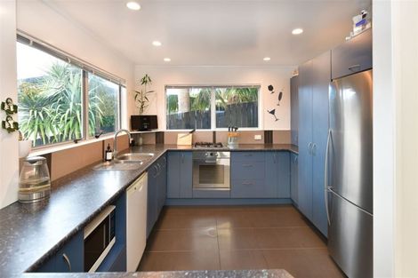 Photo of property in 43 Pohutukawa Avenue, Red Beach, 0932